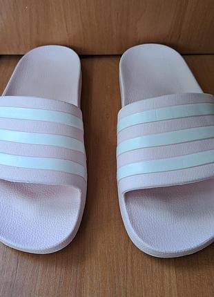 Оригінальні шльопанці adidas p39