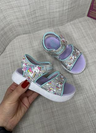 Оригінальні босоніжки на липучці skechers