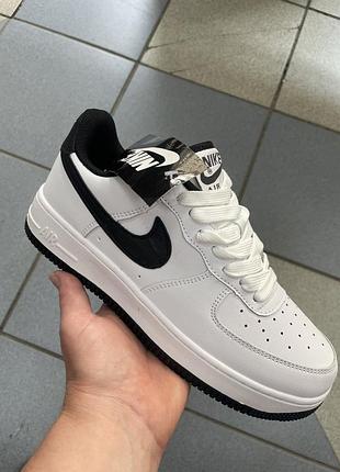 Кросівки nike 36-41 рр., унісекс, білі з чорним