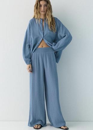 Легкий костюм з сорочкою і брюками pull&bear, мусліновий вільний костюм з сорочкою і брюками, сорочка зі стійкою , вільні легкі брюки