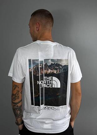 Мужская футболка the north face с горным принтом и логотипом (белая/черная)