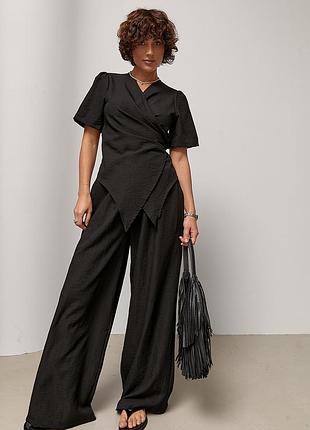 Однотонный костюм из блузы на запах и широких брюк - черный цвет, one size (имеется размеры)