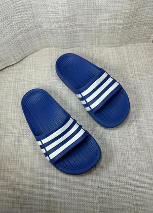 Оригинальные шлепанцы adidas