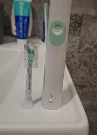 Електрична зубна щітка philips sonicare protectiveclean 4300 (hx680a) б/в