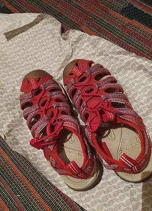 Кроссовки женские трекинговые keen