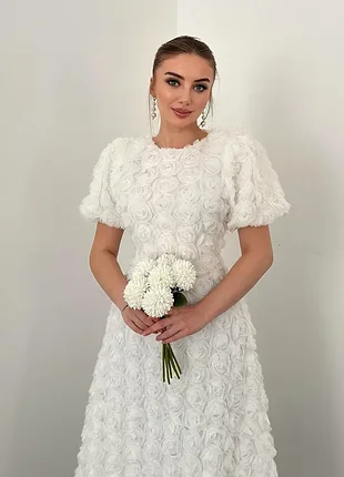 Неймовірна сукня в троянди весільна святкова вечірня на хрещення