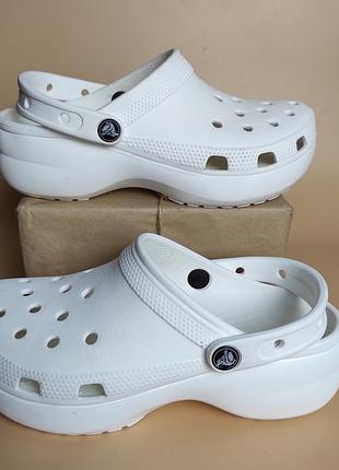 Шльопанці шльопки сабо crocs w7.
розмір 37 довжина устілки 24 см.