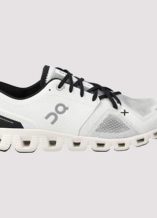 Жіночі спортивні кросівки on cloud x 3 у класичному забарвленні white / black.розмір:37,5;38,5.матеріал: тканина