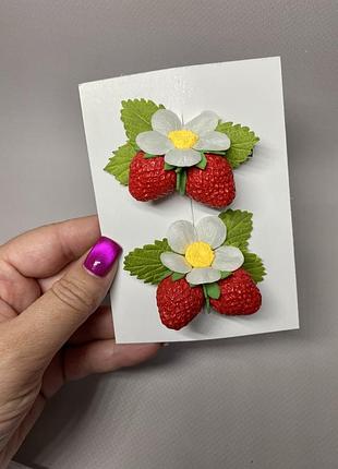 Заколки з полуничками