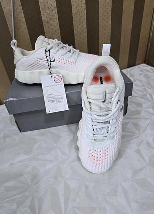 Кросівки nike.