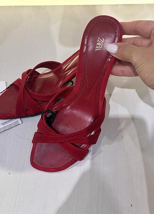 Zara шкіряні босоніжки