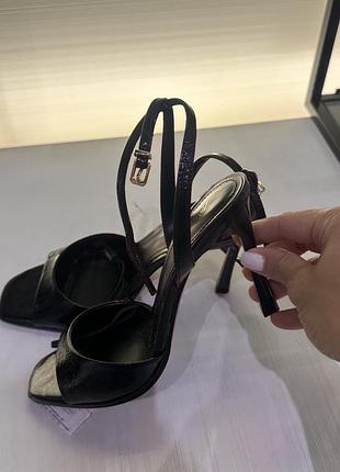 Босоніжки zara чорні