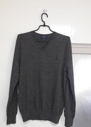 Polo  ralph  louren 
38/m/46
100% merino wool 
мужской серый джемпер, маэ v- образный вырез горловины
идеальное состояние 
(стан нового)