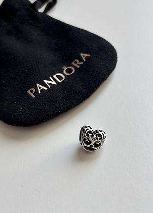 Срібний шарм pandora серце з камінчиком