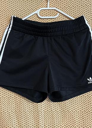 Оригінальні жіночі шорти adidas