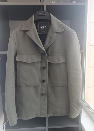 Стильная куртка zara, состояние новой. размер s-m