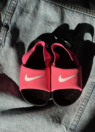 Рожеві босоніжки nike розмір 27