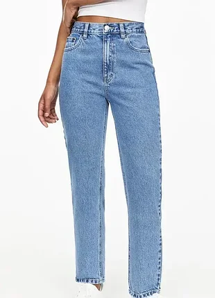 Джинсы мом классические mom high rise ankle length женские pull &amp; bear m-l светло-синие (12345770-32)