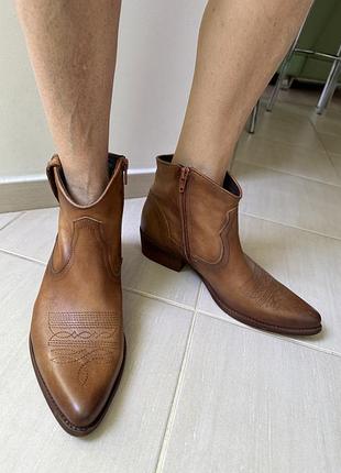 Продам шкіряні черевики felmini