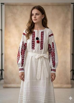 Жіноча сукня з вишивкою і мереживом, плаття вишите міді з поясом з червоною вишивкою