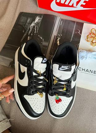 Nike sb dunk low black white