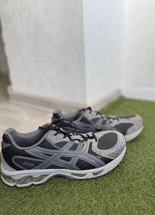 Чоловічі кросівки asics