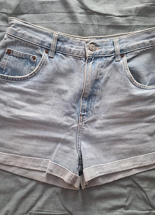 Джинсові шорти бренду bdg (urban outfitters) у фасоні mom з розміром w30.