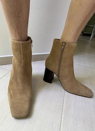 Продам замшеві черевики mng