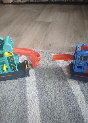 Набор игровых локаций hot wheels city (полицейская станция и автомастерская)