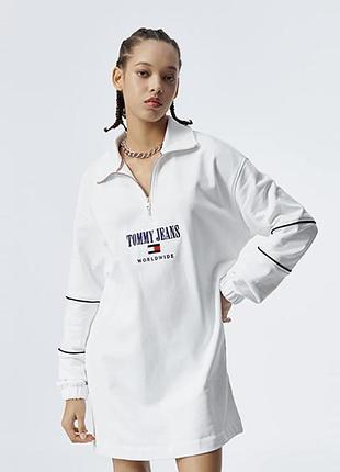 Біла міні коротка хлопкова сукня з воротом світшот на замку tommy jeans tommy hilfiger