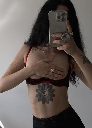 Чорно червоний ліф під груди