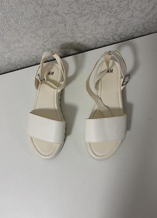 Босоніжки 👡