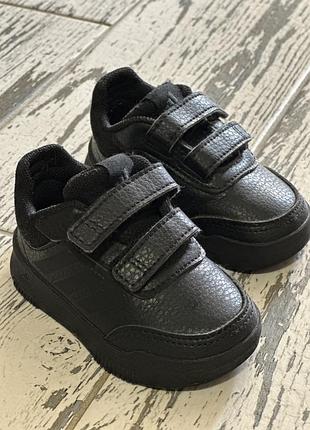 Детские черные кроссовки adidas