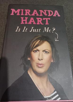 Книга британской комиксы и актерки миранды корт под названием «is it just me?»