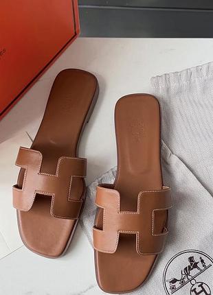 Шльопанці hermes oran(41 розмір,стелька 26см) не  підійшов розмір, купляла за 3200,віддам за 1600.одягала 3 рази.