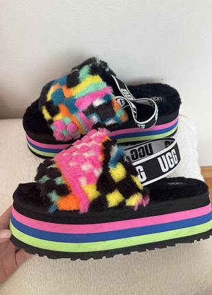 Сандалі uggs