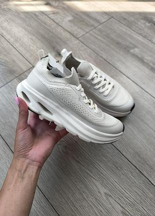 Кроссовки zara