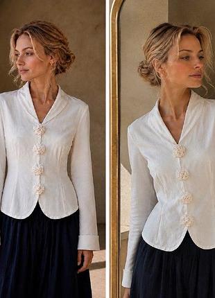 Красивая льняная блузка (100% linen) с пуговицами в виде цветов