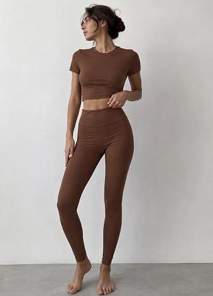 Жіночий спортивний костюм prettylittlethings для фітнесу лосини та футболка коричневий m