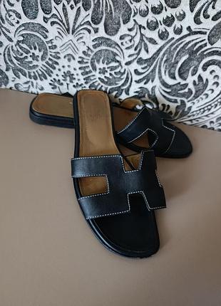 Шльопанці hermes