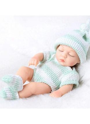 Реалістична міні-кукла пупс реборн (reborn)  у в'язаному костюмчику