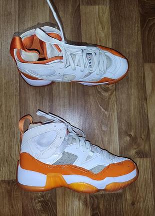 Кросівки nike jordan р.38