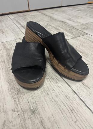 Шльопанці, сабо tamaris
