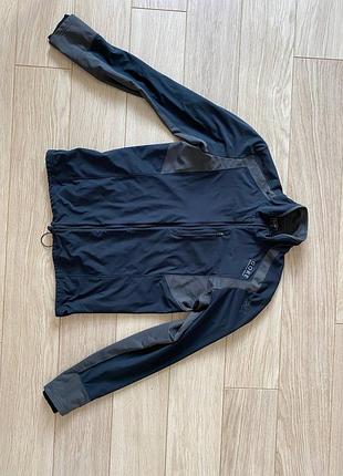 Темно-синя спортивна куртка gore wear r3