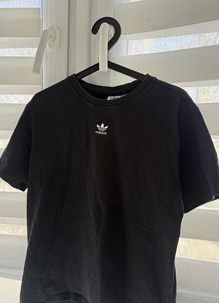 Футболка адідас adidas чорна жіноча
