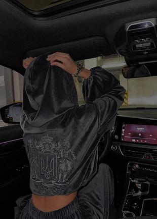 Графітовий жіночий костюм двійка велюровий з гербом україни с-л 961