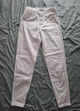 Жіночі білі джинси бренду calvin klein jeans із високою посадкою та оригінальною застібкою на ґудзиках (button fly).