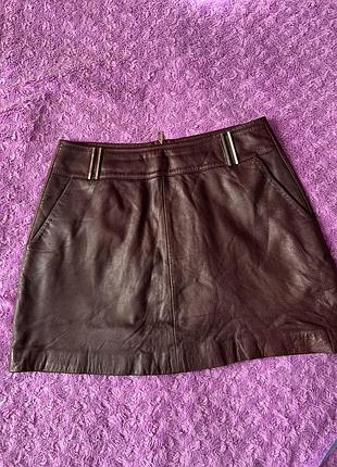 Жіноча шкіряна спідниця бренду reiss, модель називається vale lamb leather mini skirt в глибокому бордовому кольорі (burgundy)