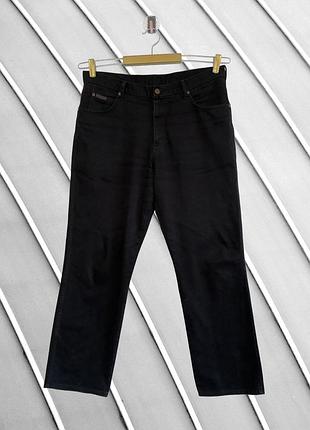 Мужские черные джинсы wrangler w36 l32 оригинал вранглер плотные прямые джинсы straight fit насыщенный черный 52 54