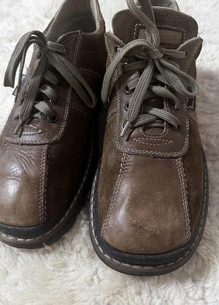Коричневі замшеві туфлі dockers